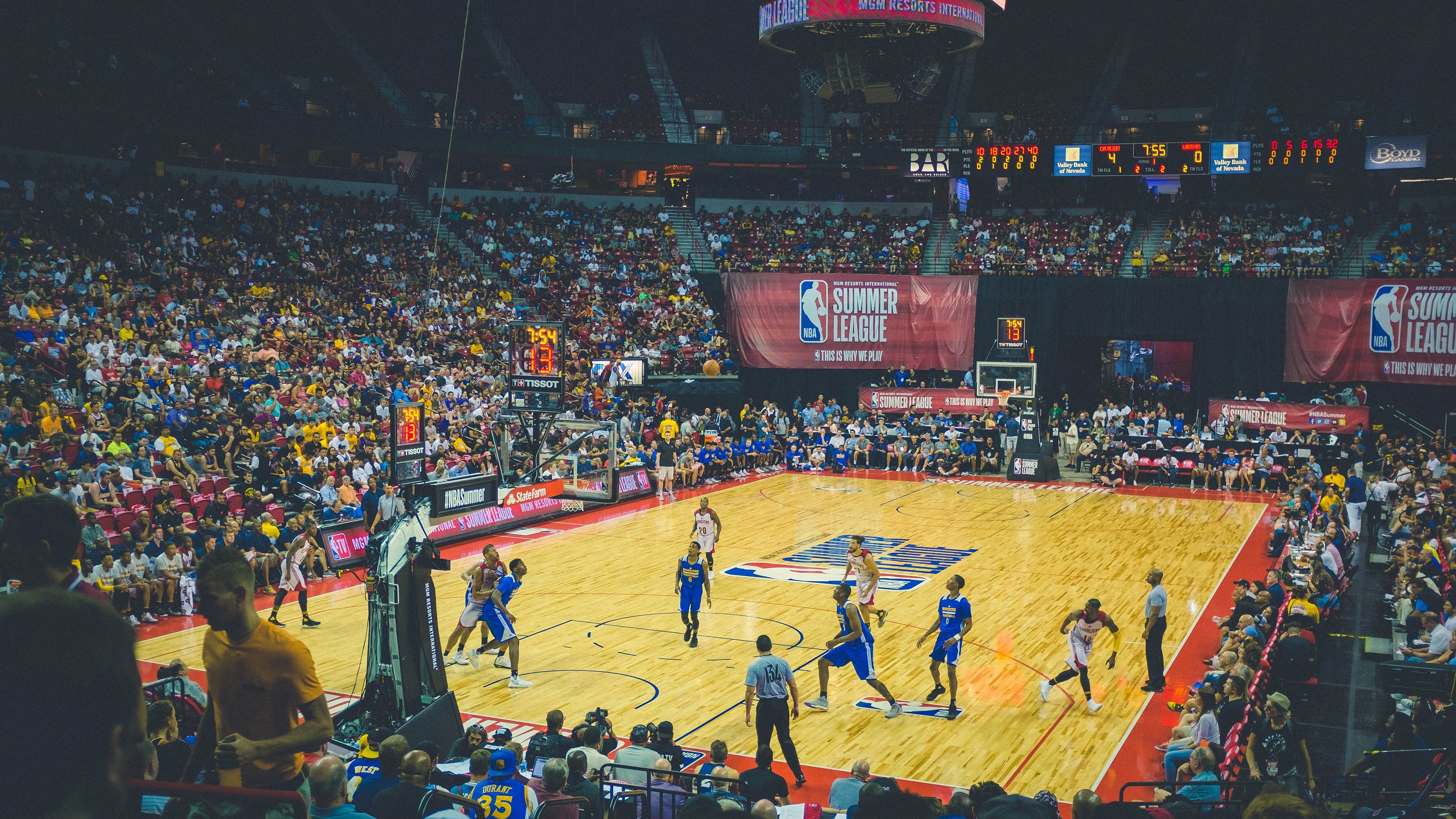 塞维利亚围绕中锋展开多次进攻配合,塞维利亚是强队吗