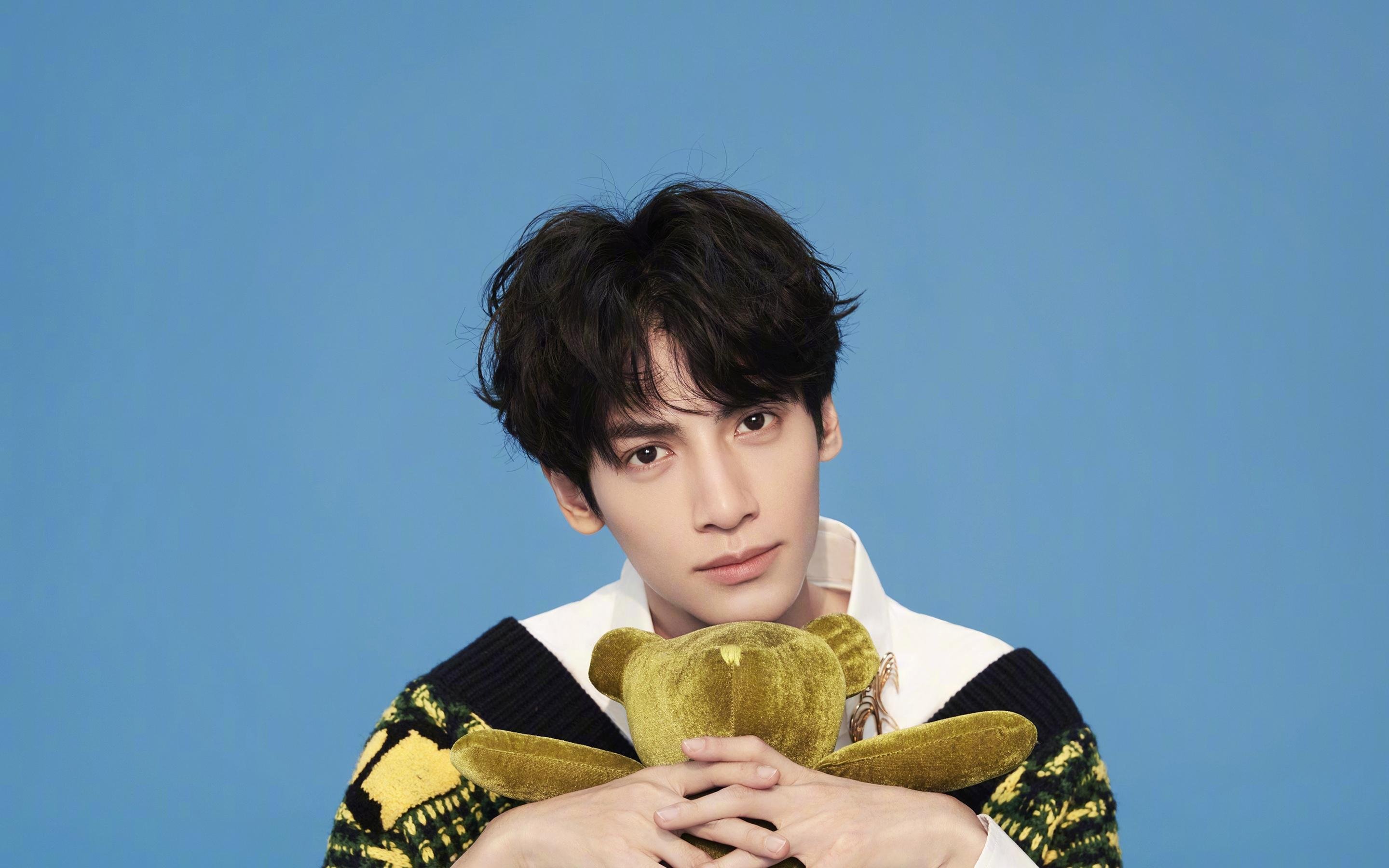 游泳、跳水、水球三项齐头并进，游泳标准跳水出发视频